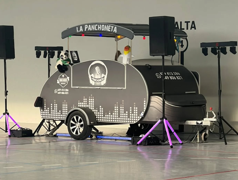 A crowd enjoying an outdoor music festival.